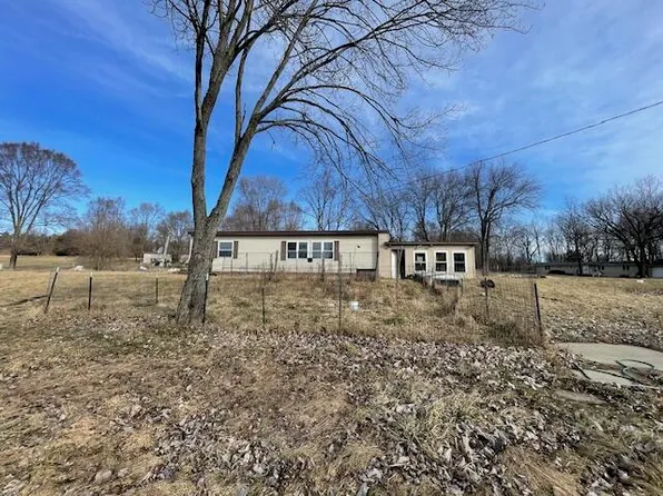 1121 Heights Dr, Colon, MI 49040