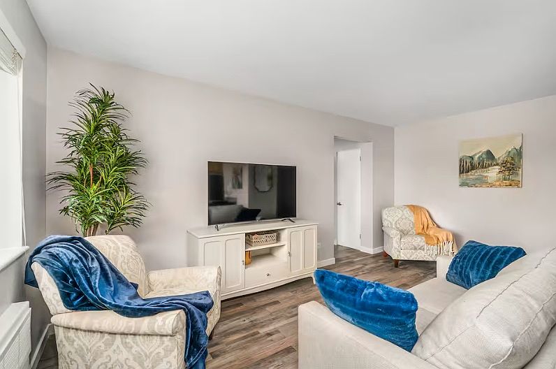 1st image of 1101 N Bellaire St APT 301