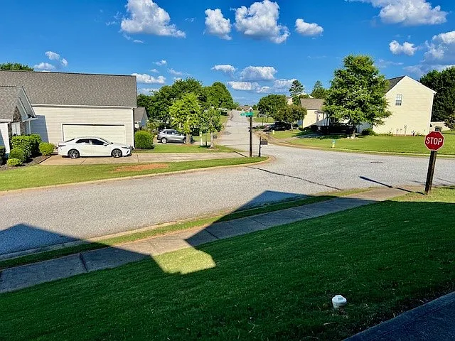 3 bed, 1500 sqft, $2,100 — Photo 4
