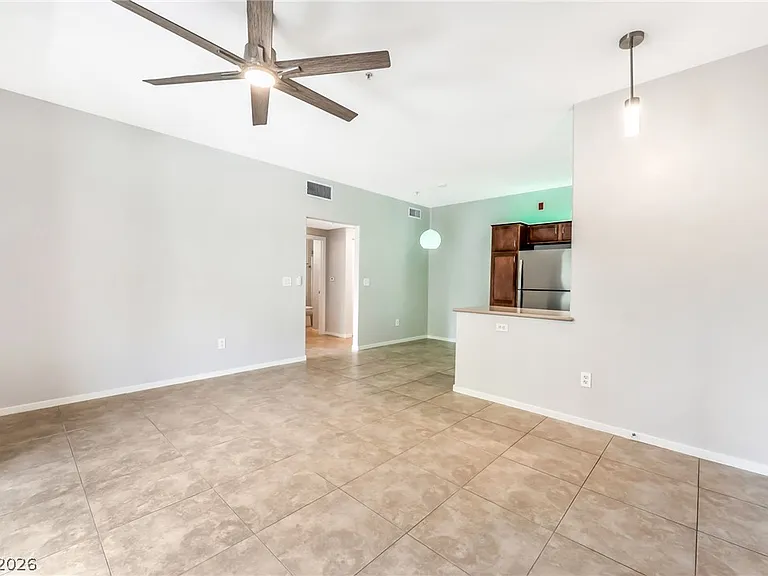2291 W Horizon Ridge Pkwy #6136 — Photo 4