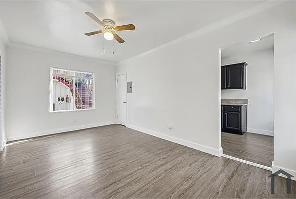 6526 1/2 S Victoria Ave — Photo 4