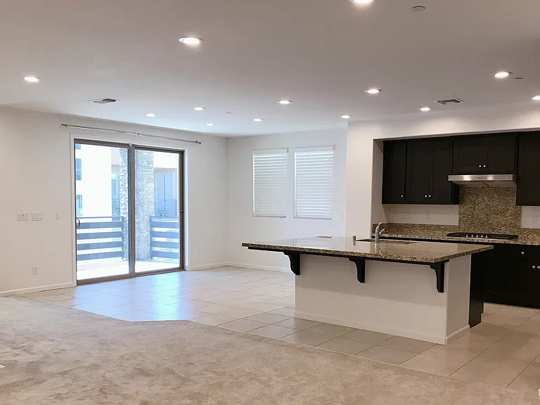 5561 Metropolitan Way — Photo 4