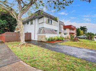 8002 SW 5th St, Pompano Beach, FL 33068