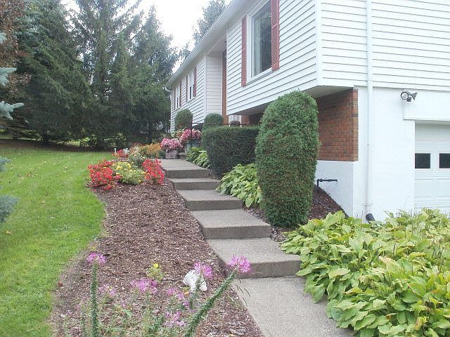 1st image of 9 Hillcrest Dr
