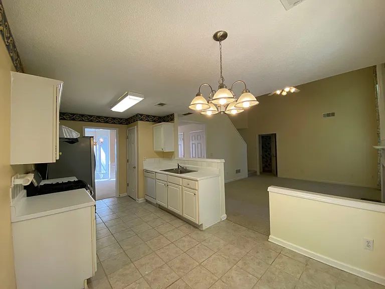 2585 Davenport Park Dr — Photo 8
