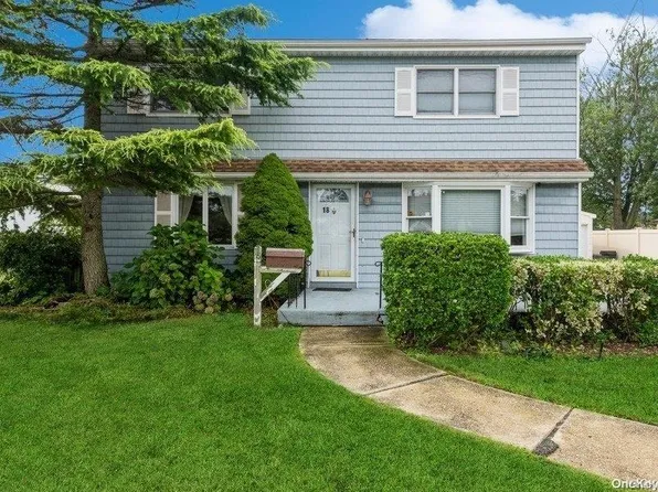 18 Crocus Court, West Babylon, NY 11704