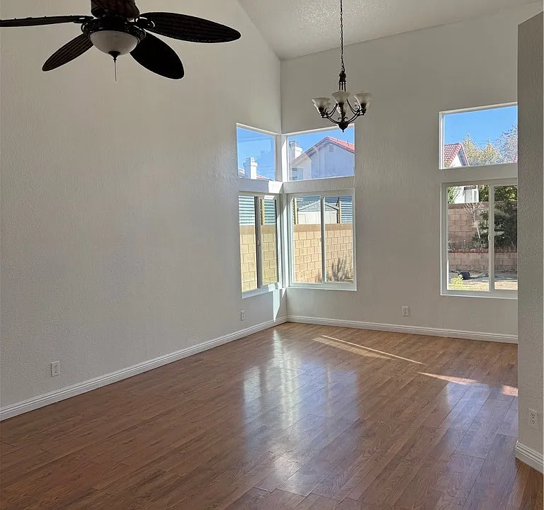 1124 Amorosa Dr