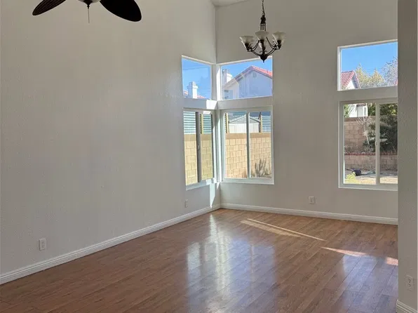 1124 Amorosa Dr, Lancaster, CA 93535
