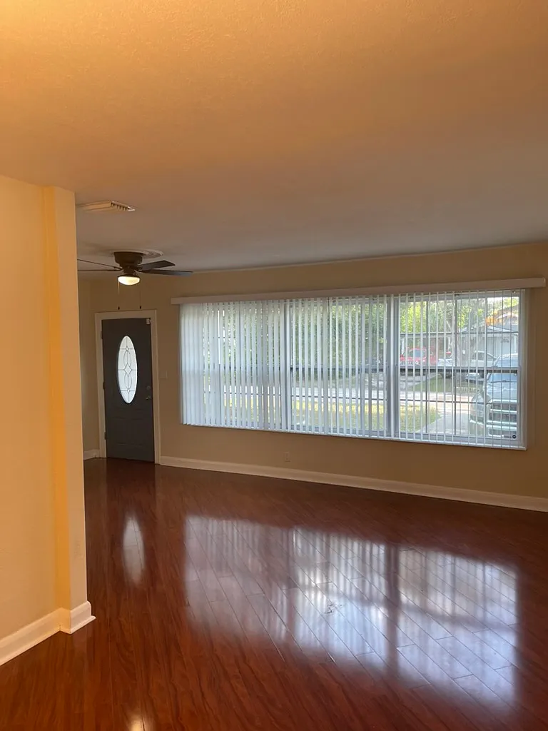 3 bed, 1521 sqft, $2,500 — Photo 2