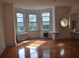 1014 S 45th St #3R, Philadelphia, PA 19104