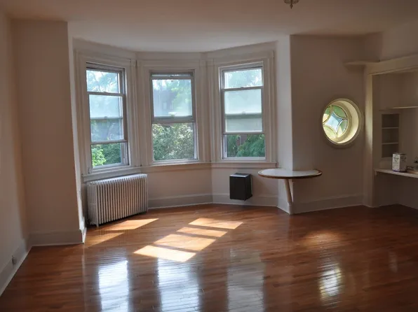 1014 S 45th St #3R, Philadelphia, PA 19104