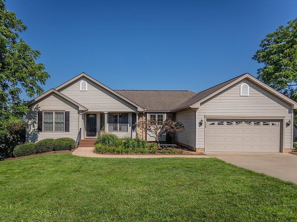 1st image of 225 Walnut Dr
