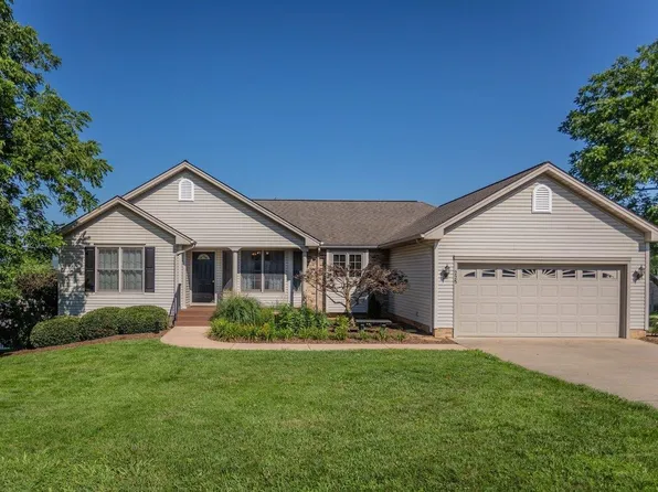 225 Walnut Dr, Broadway, VA 22815