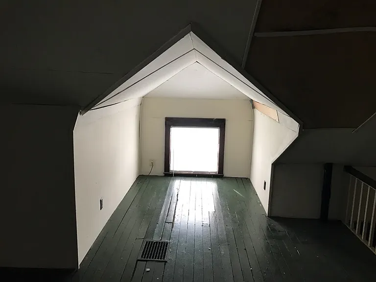 1507 Wilson Ave — Photo 3