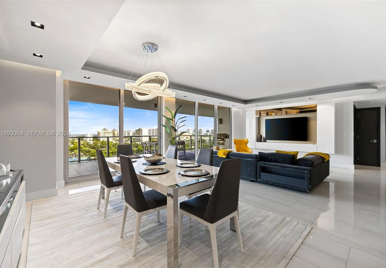 Riva Condominium — Photo 4