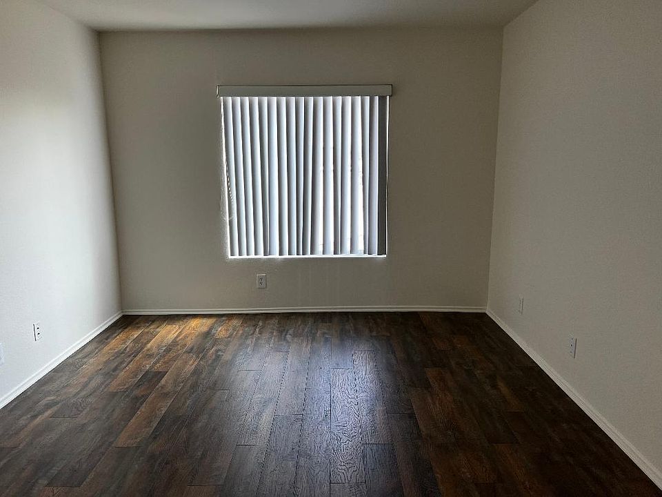 1st image of 6645 Woodman Ave