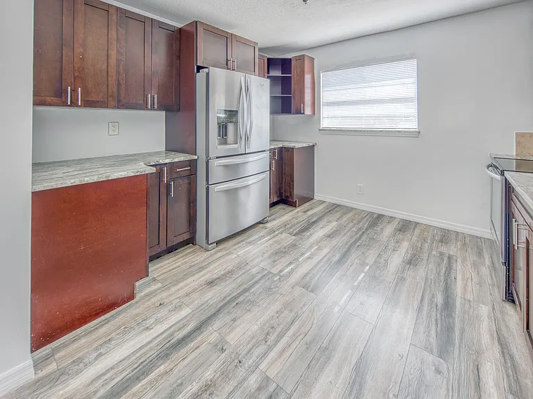 216 Ocean Breeze Lake #UPSTAIRS — Photo 4