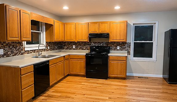 5th image of 15 Puritan St