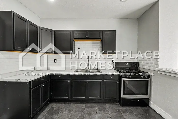 520 Englewood St — Photo 7