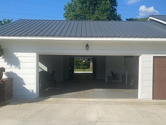 3rd image of 110 Dogwood Ln