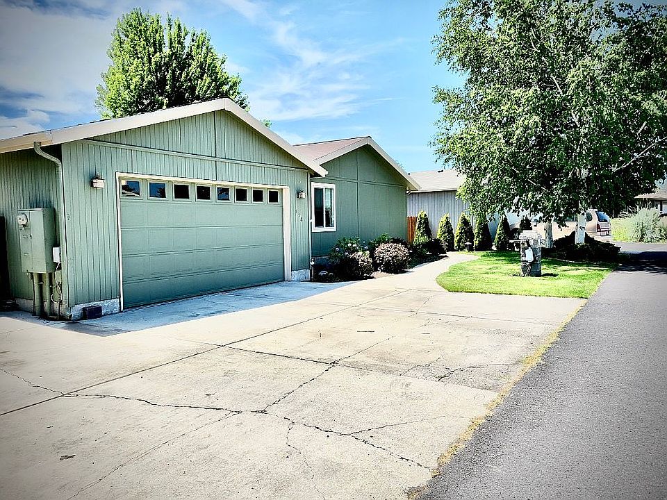1st image of 658 NE Shoshone Dr