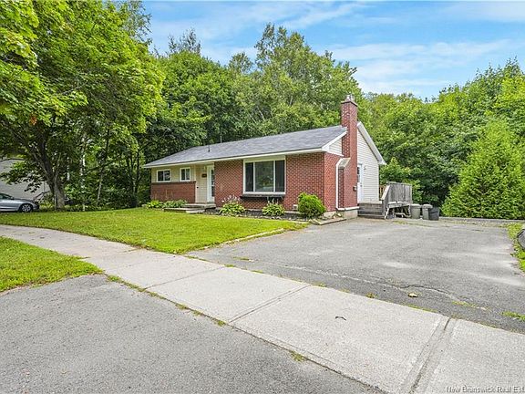 2nd image of 132 Topcliffe Cres