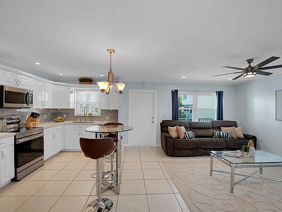 4th image of 2860 NE 14th Street Causeway #306D