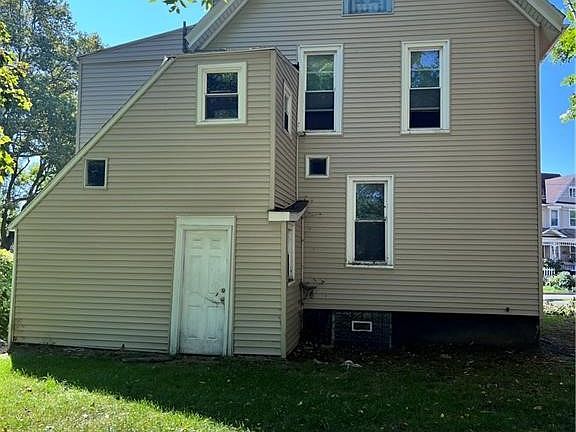 3rd image of 60 Bloss St