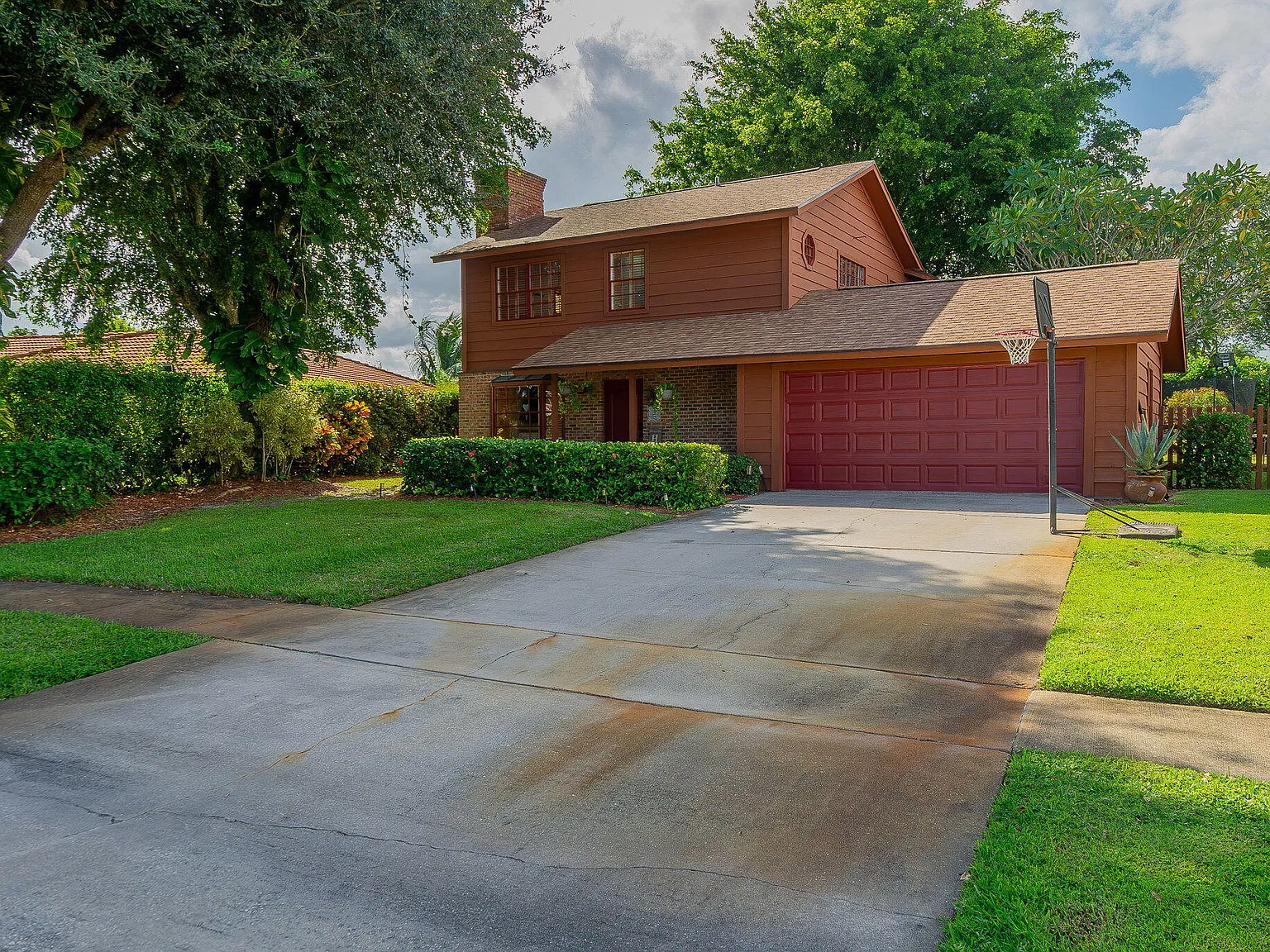 3 bed, 2.0 bath, 1740 sqft, $11,000 — Photo 2