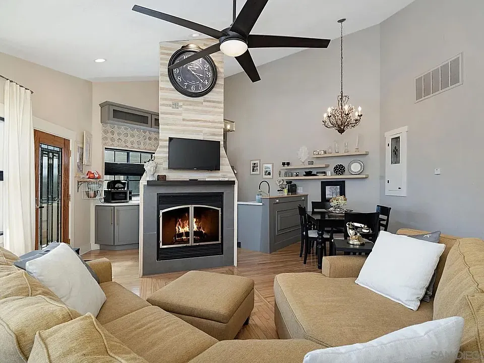 213 Elm Ave