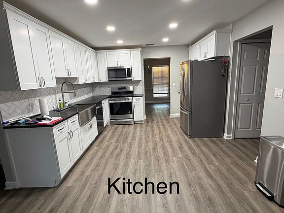3rd image of 3225 SE 21st Ave