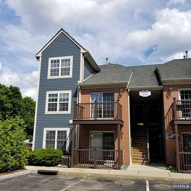 1st image of 399 Cambridge Dr #399