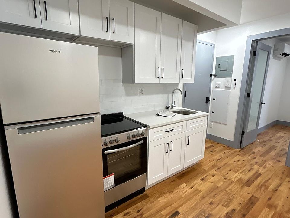 2nd image of 747 Coster St #G1