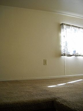 4th image of 3251 N Stone Ave