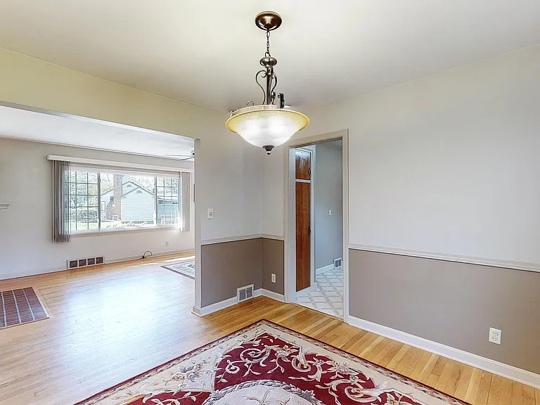1835 Phelps Ave — Photo 12