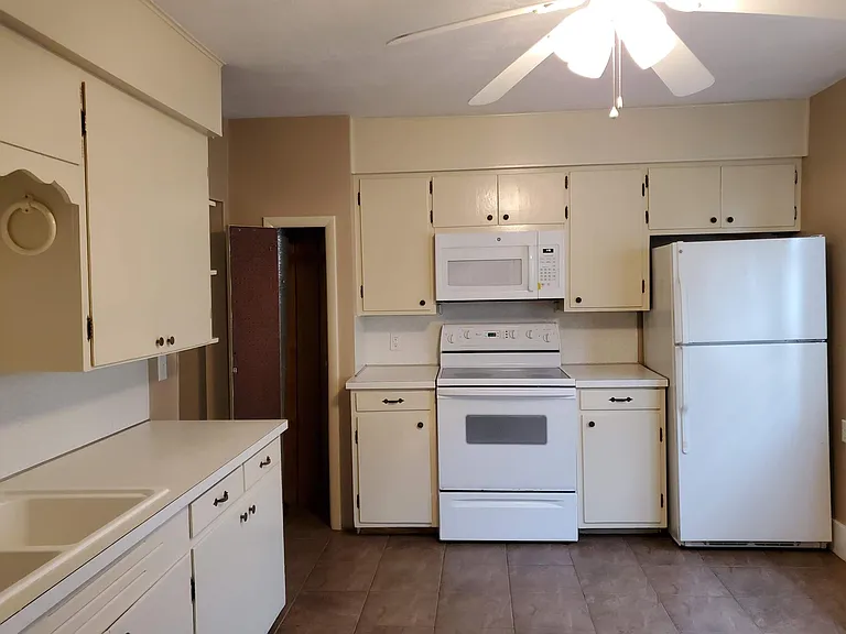 1526 W Atlantic St — Photo 4