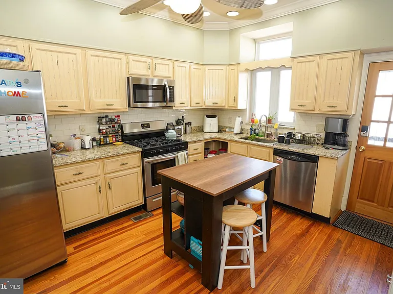 712 S Linwood Ave — Photo 5