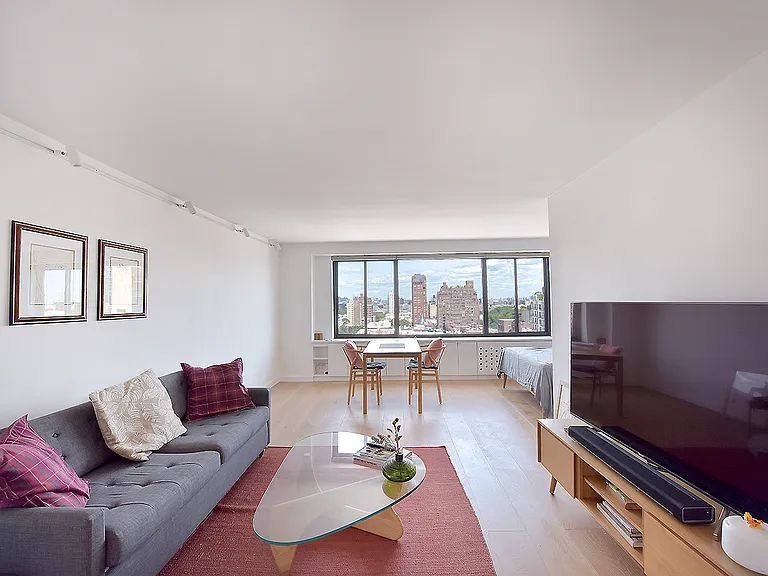 400 Central Park W #19E — Photo 3