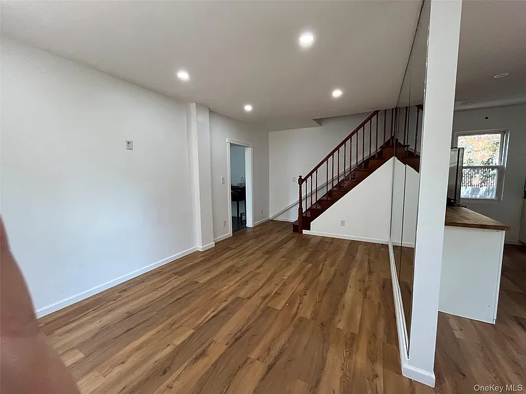 6 Alexander Pl — Photo 7