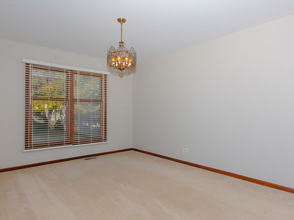 4th image of 4952 Carriage Dr