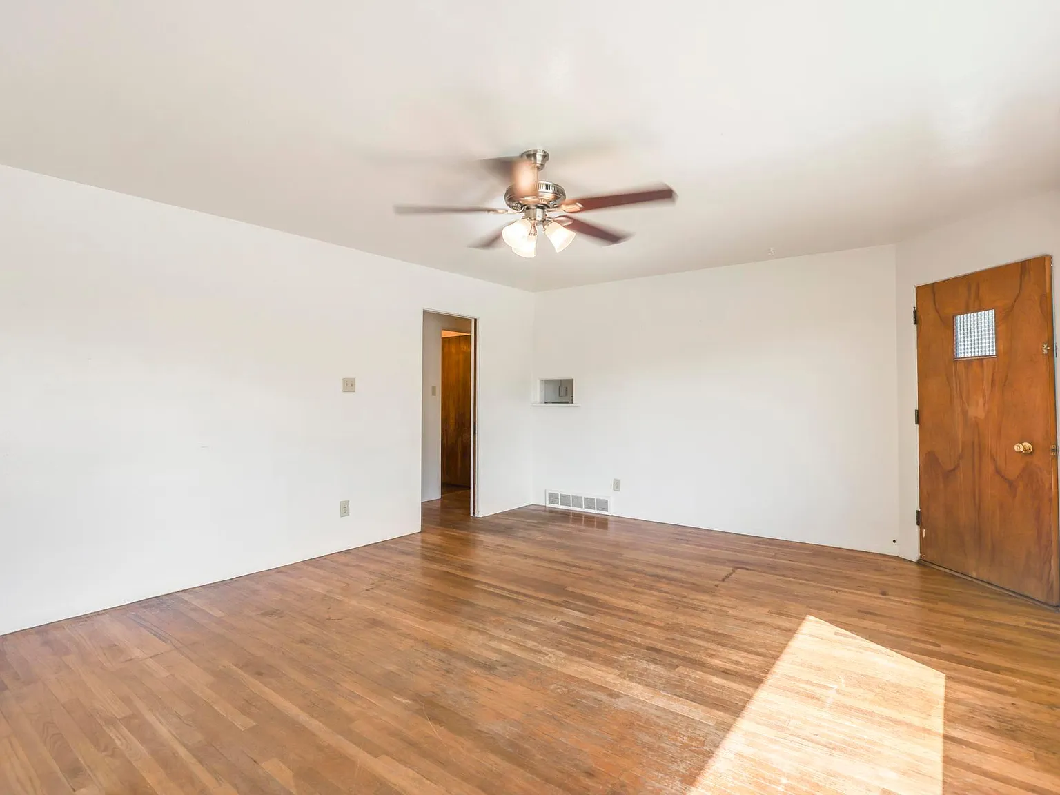 1 bed, 1022 sqft, $1,350 — Photo 4
