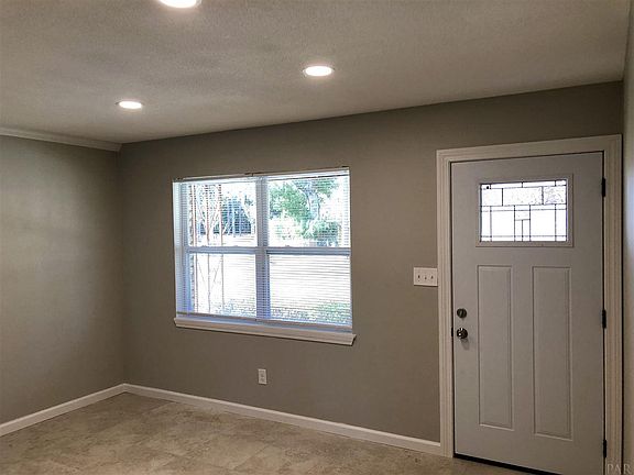 4th image of 918 Underwood Ave