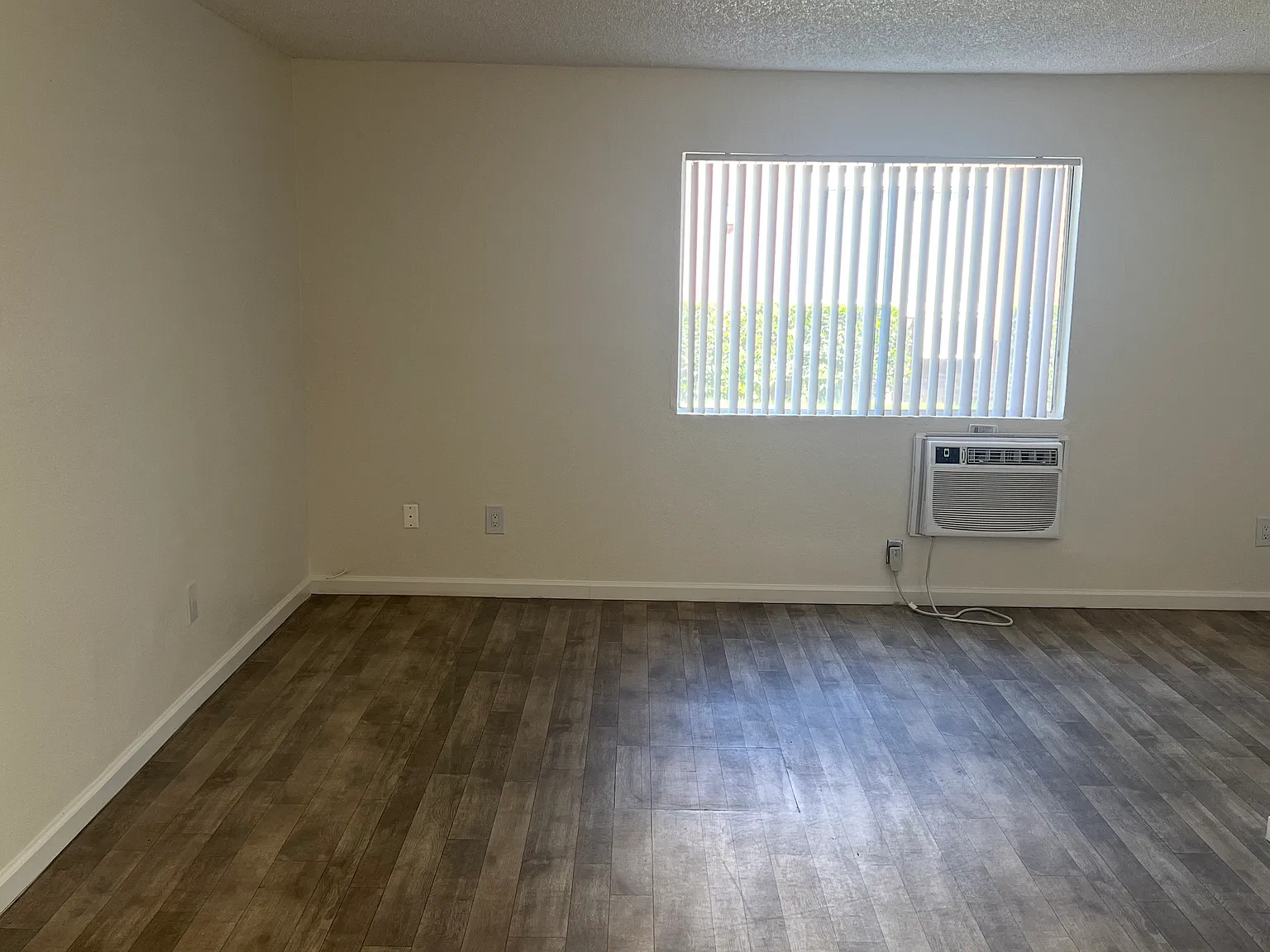 Villa De La Rosa Apartments — Photo 3