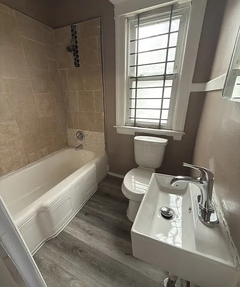 553 Owen St — Photo 12