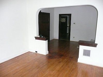 4th image of 4942 Winona Ave APT 1w