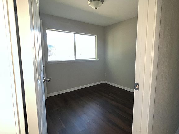 5th image of 1830 Alfen St