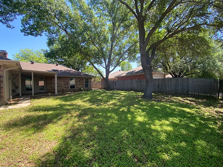 1902 Camellia St — Photo 20