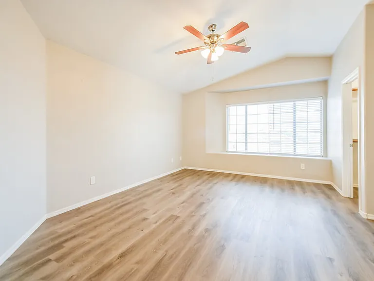 1036 W Olive Ave — Photo 9