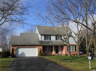 7189 Woodmore Ct, Lockport, NY 14094