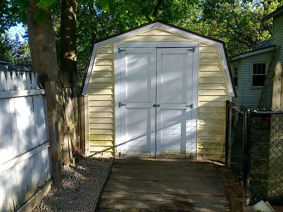 2nd image of 92 Ash St